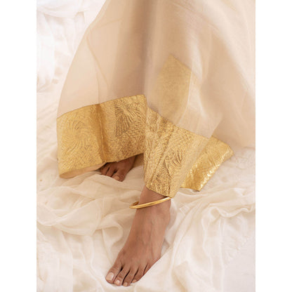 KAPARDARA A Pure Silk Organza Saree In The Shade Of Cream Handcrafted With Gold Lampe Border