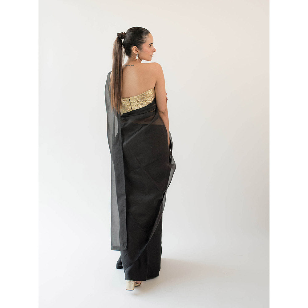 KAPARDARA Asters Pure Silk Organza Saree In The Shade Of Black Featuring A Border