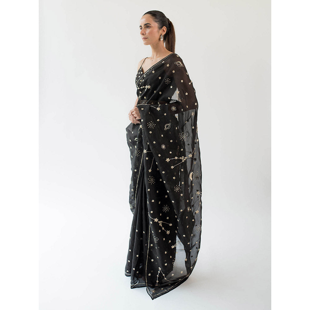 KAPARDARA Andromeda Saree ÃƒÂ¢Ã¢â€šÂ¬Ã…â€œ A Pure Silk Organza Saree In The Shade Of Black