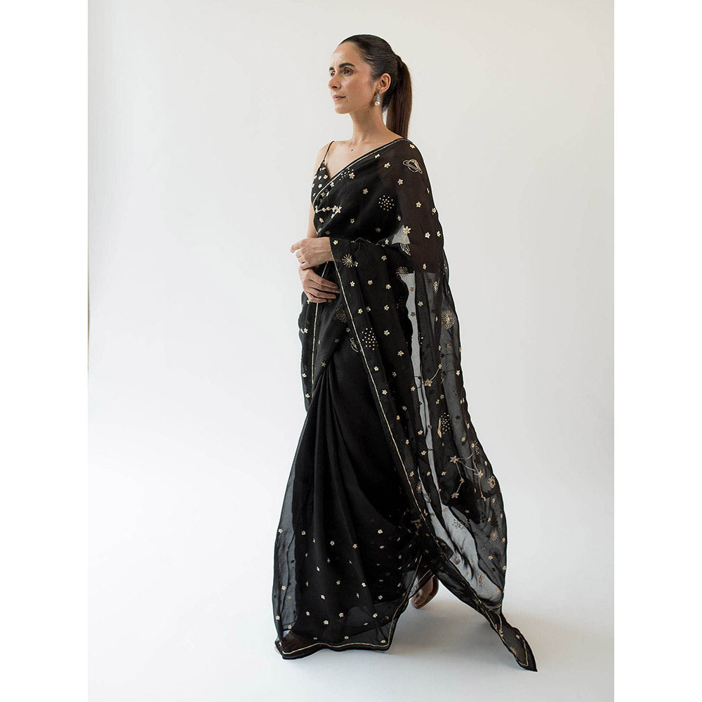 KAPARDARA Andromeda Saree ÃƒÂ¢Ã¢â€šÂ¬Ã…â€œ A Pure Silk Organza Saree In The Shade Of Black
