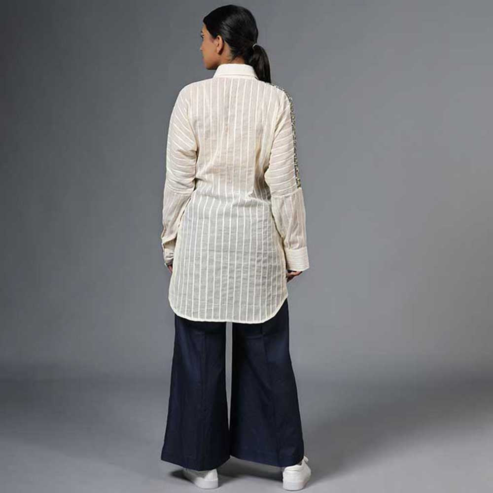 Arpita Sulakshana Laal Shooka Shirt
