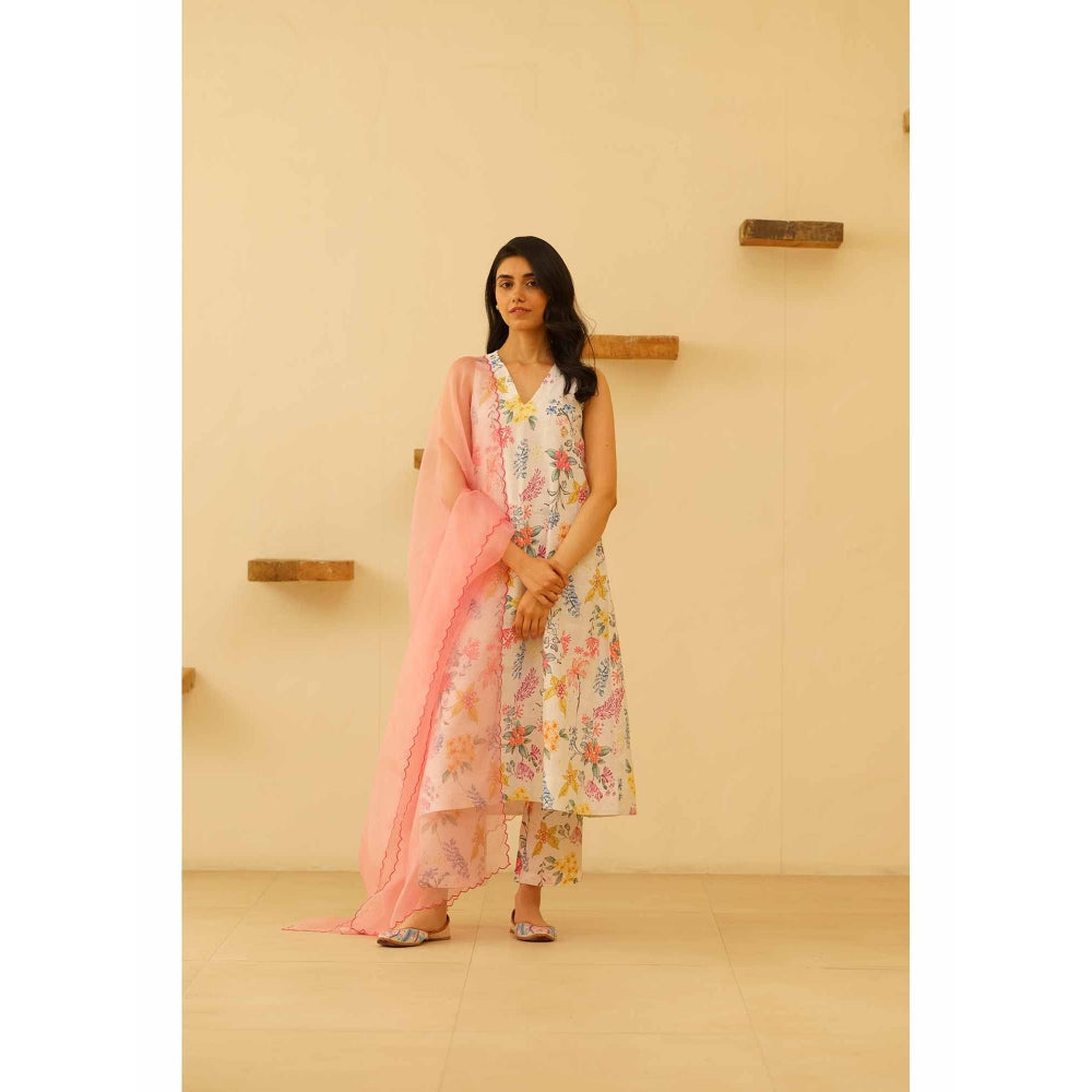 KAVANA Taruni Floral Print Kurta with Pant and Dupatta (Set of 3)