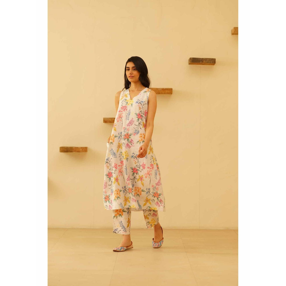 KAVANA Taruni Floral Print Kurta with Pant and Dupatta (Set of 3)