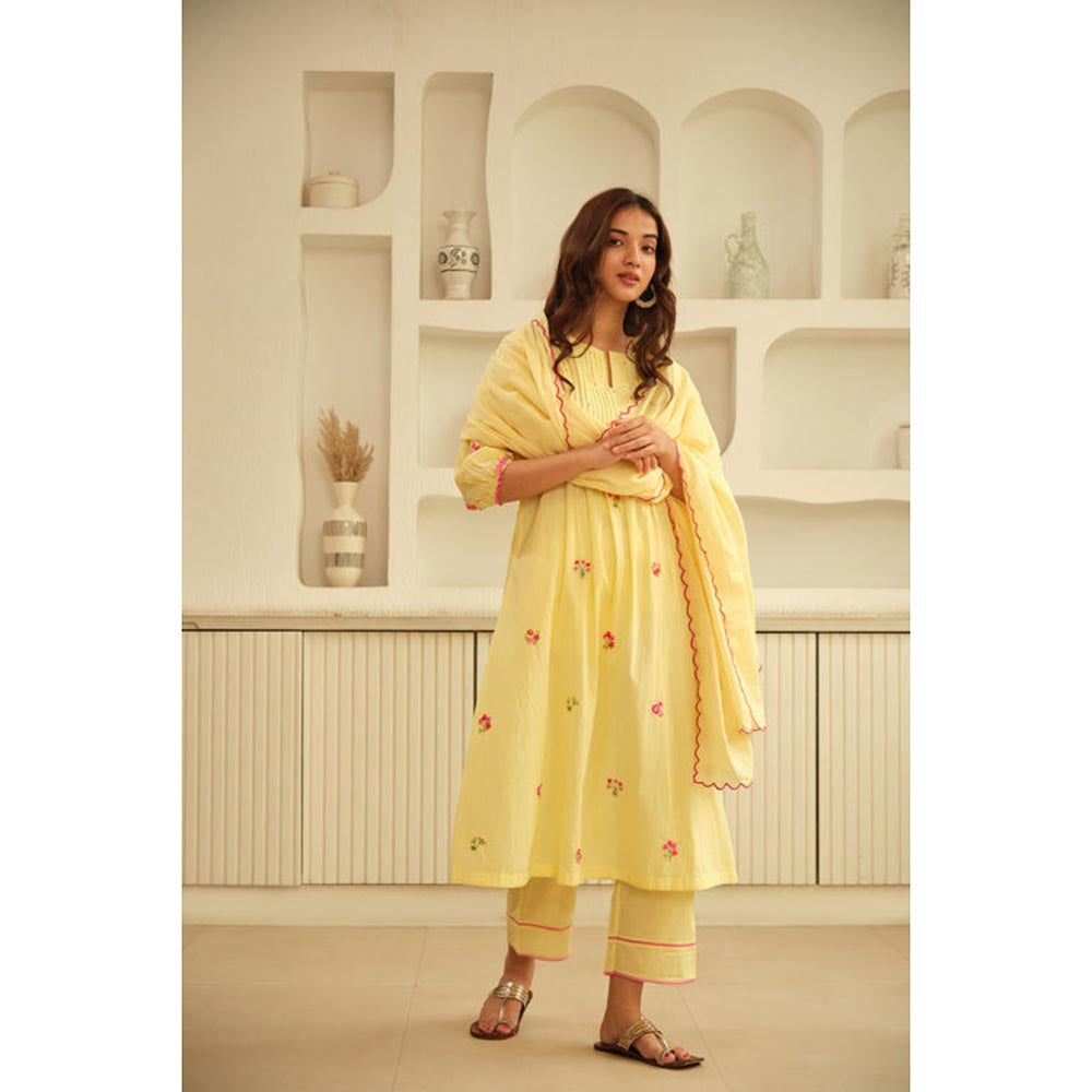 KAVANA Women Embroidered Lemon-Yellow Scalloped Cotton Dupatta