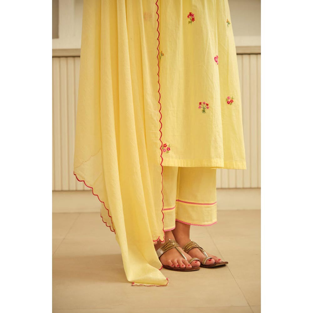 KAVANA Women Embroidered Lemon-Yellow Scalloped Cotton Dupatta