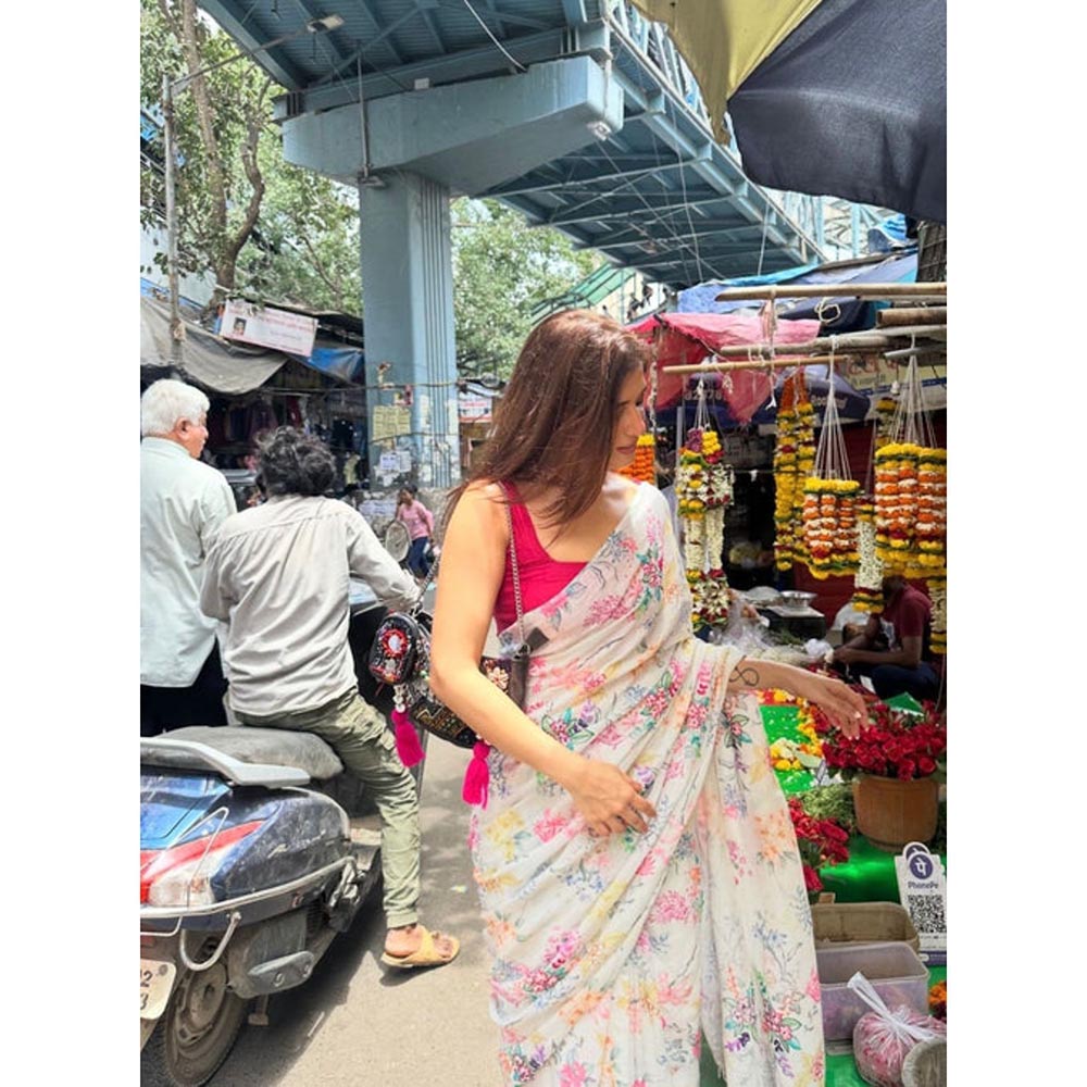 KAVANA Women Floral White Shwet Linen Saree