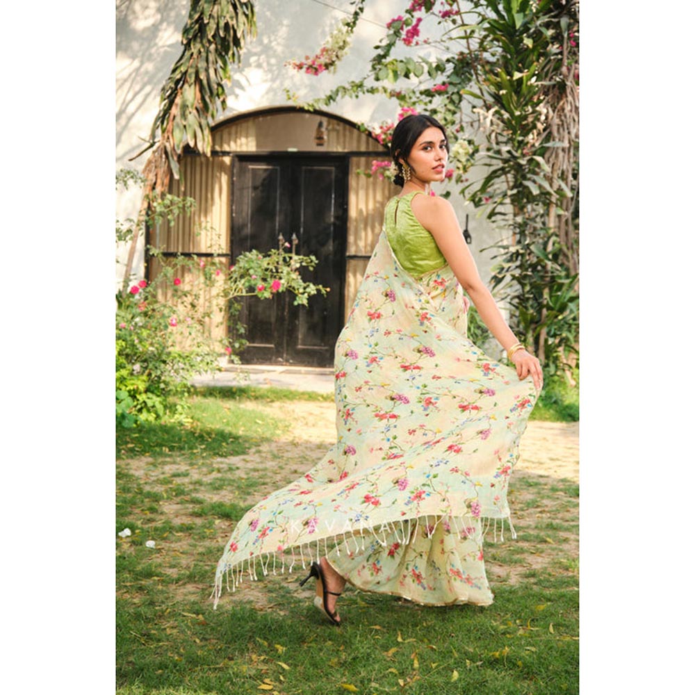 KAVANA Women Floral Off-white Sargam Saree