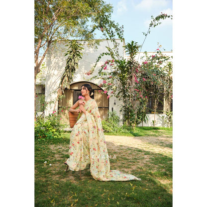 KAVANA Women Floral Off-white Sargam Saree