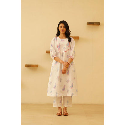 KAVANA Women Floral Print White Zaki Kurta and Pant
