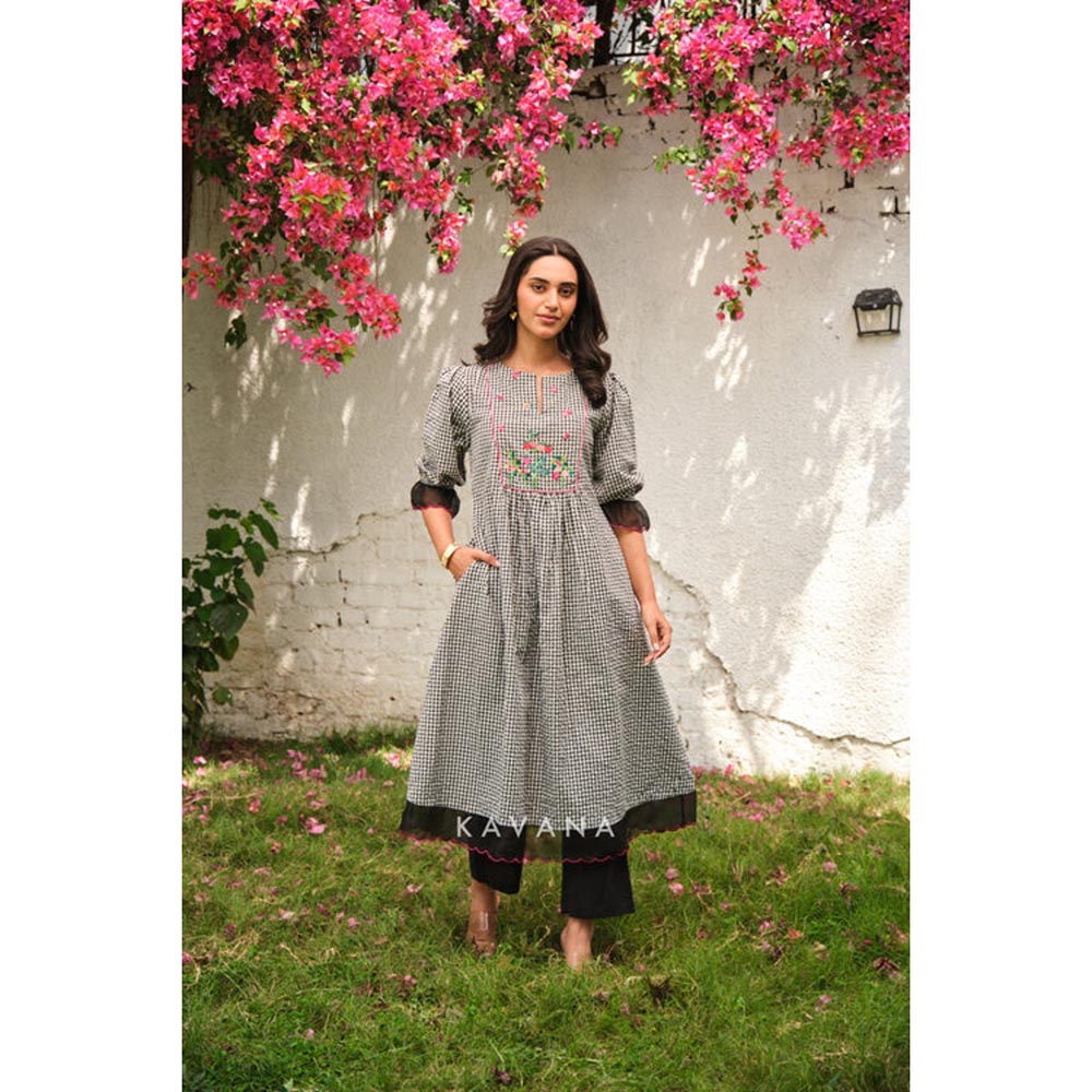 KAVANA Women Checks Full Sleeves Kala Khatta Kurta with Pant