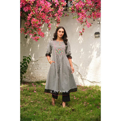 KAVANA Women Checks Full Sleeves Kala Khatta Kurta with Pant