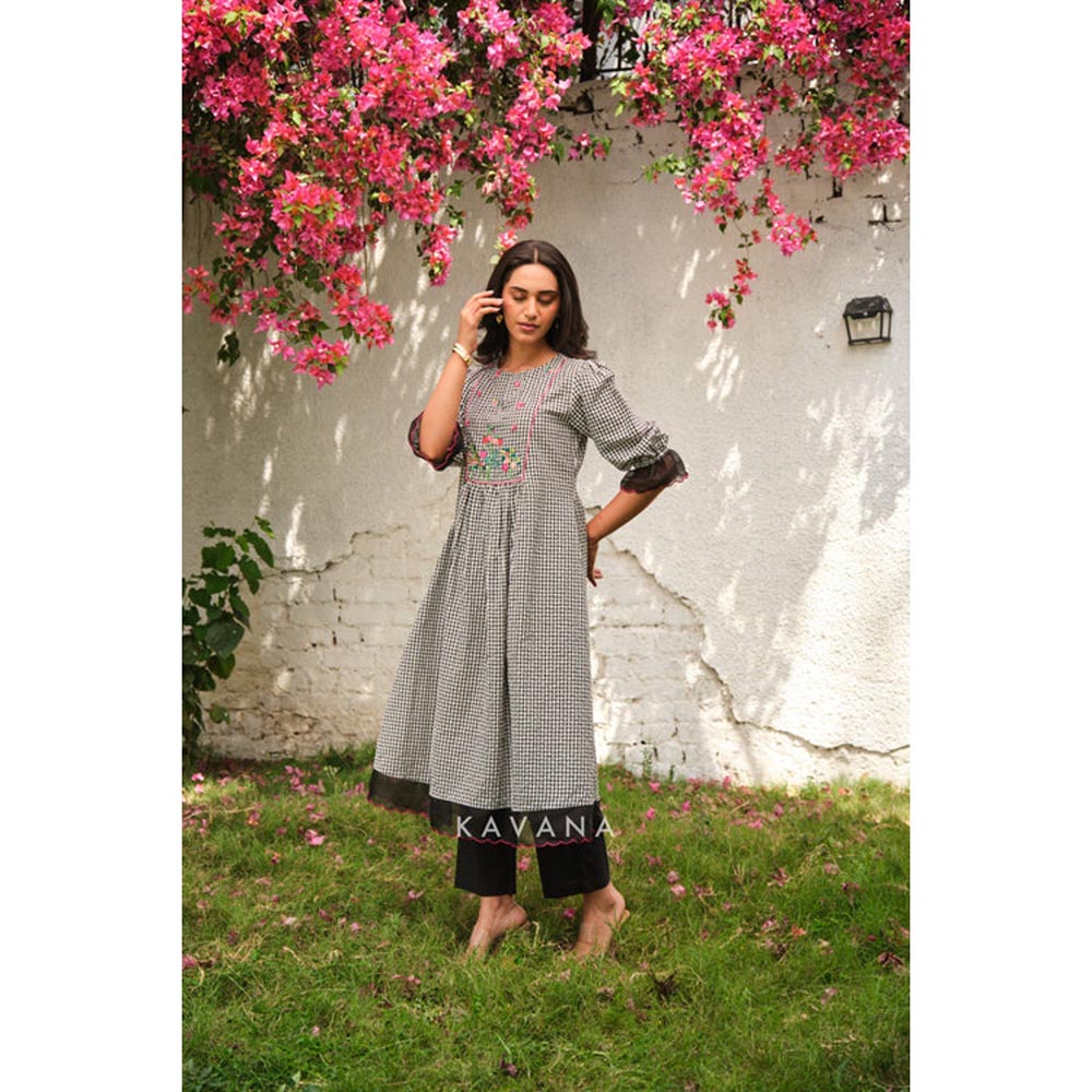 KAVANA Women Checks Full Sleeves Kala Khatta Kurta with Pant