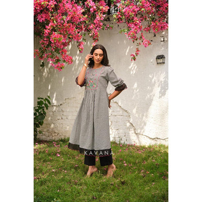 KAVANA Women Checks Full Sleeves Kala Khatta Kurta with Pant