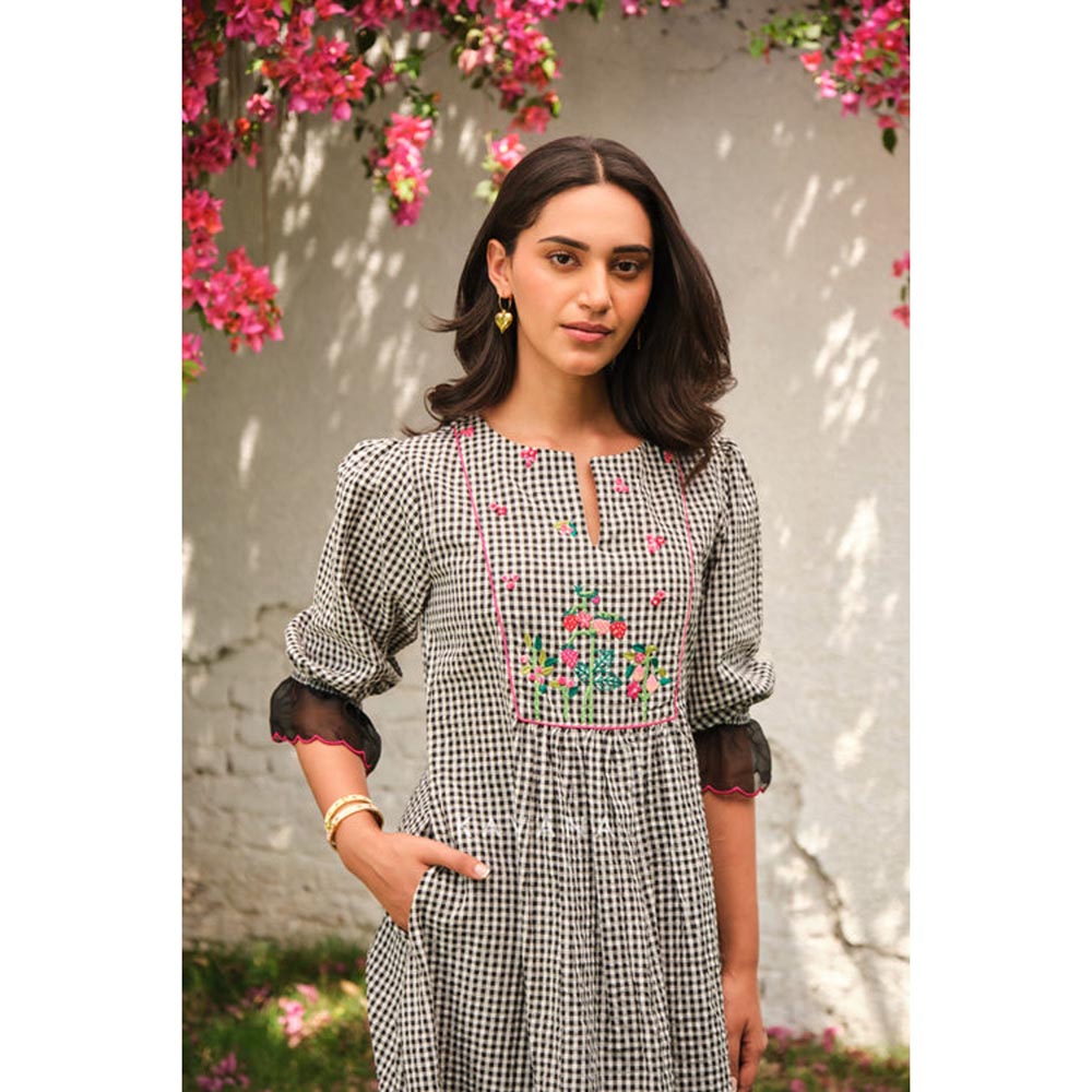 KAVANA Women Checks Full Sleeves Kala Khatta Kurta with Pant