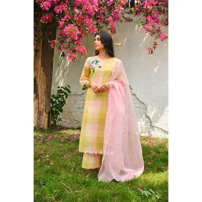 KAVANA Women Checks Three Fourth Sleeves Kairi Kurta with Pant