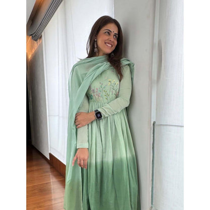 KAVANA Women Embroidered Full Sleeves Harit Kurta with Pant