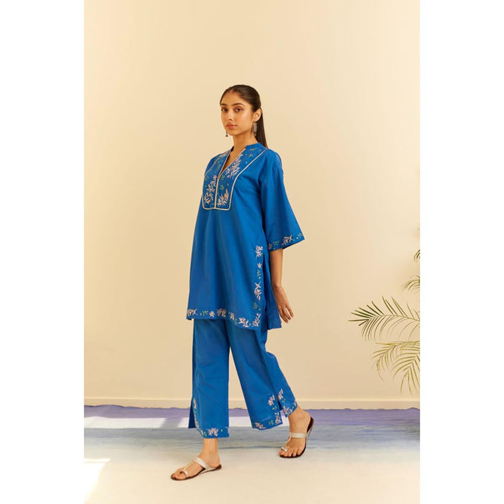KAVANA Women Embroidered Blue Azraq Kurti and Pant