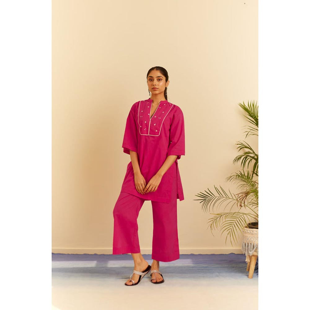 KAVANA Women Embroidered Three Fourth Sleeves Rani Kurta with Pant