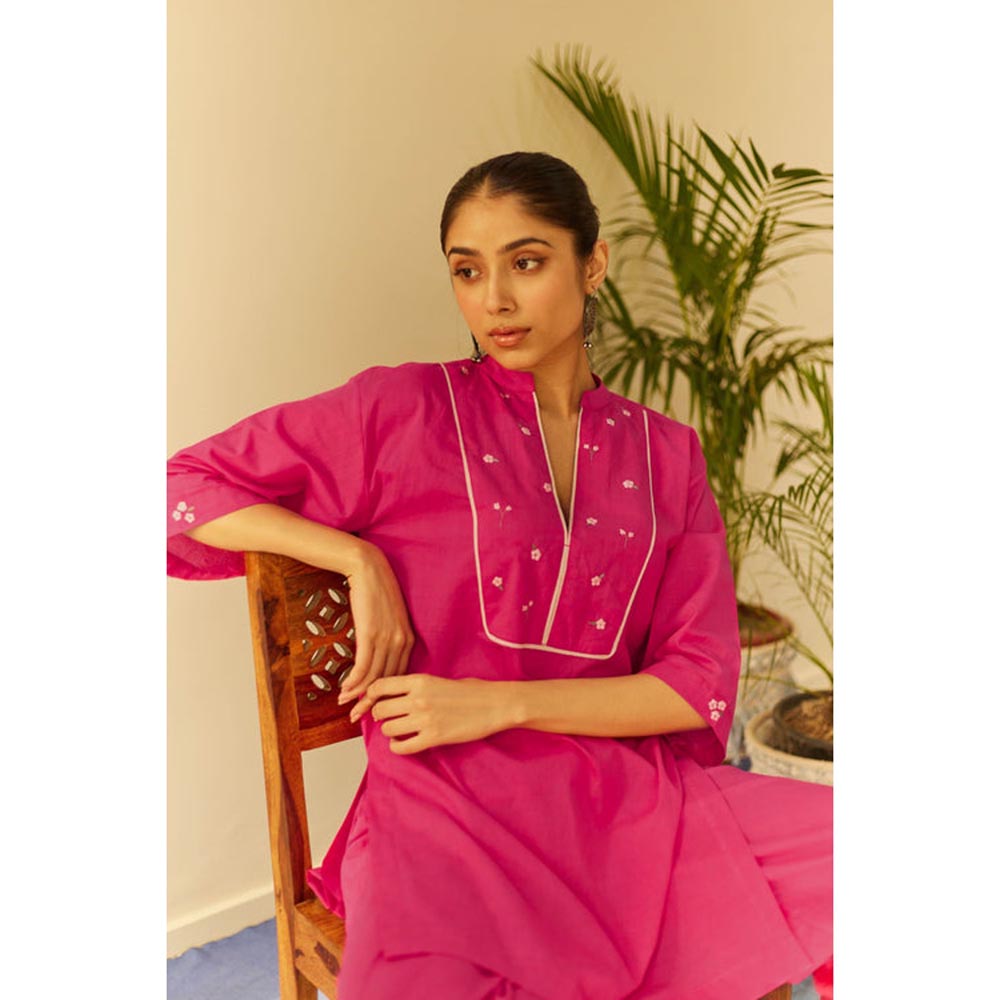 KAVANA Women Embroidered Three Fourth Sleeves Rani Kurta with Pant