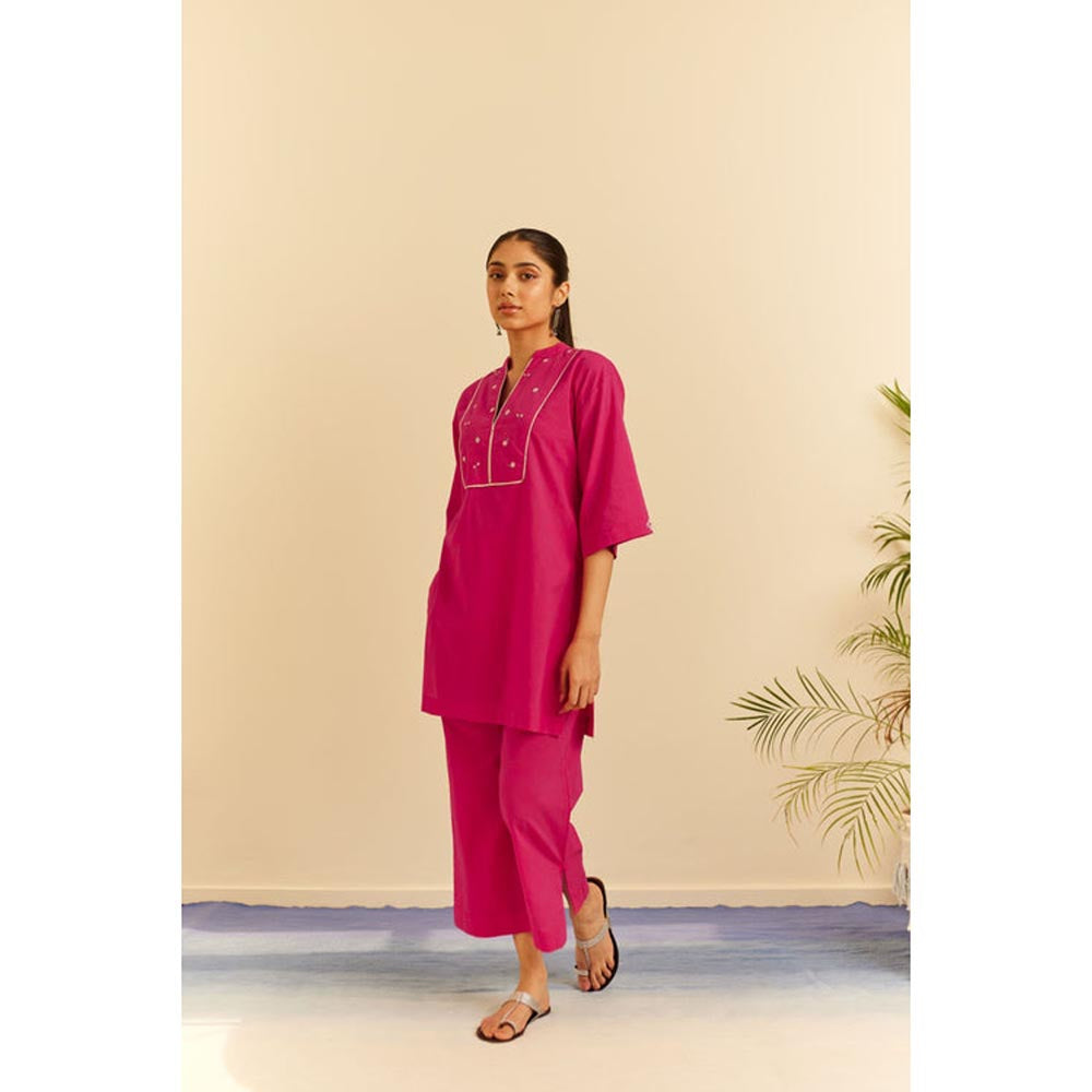 KAVANA Women Embroidered Three Fourth Sleeves Rani Kurta with Pant