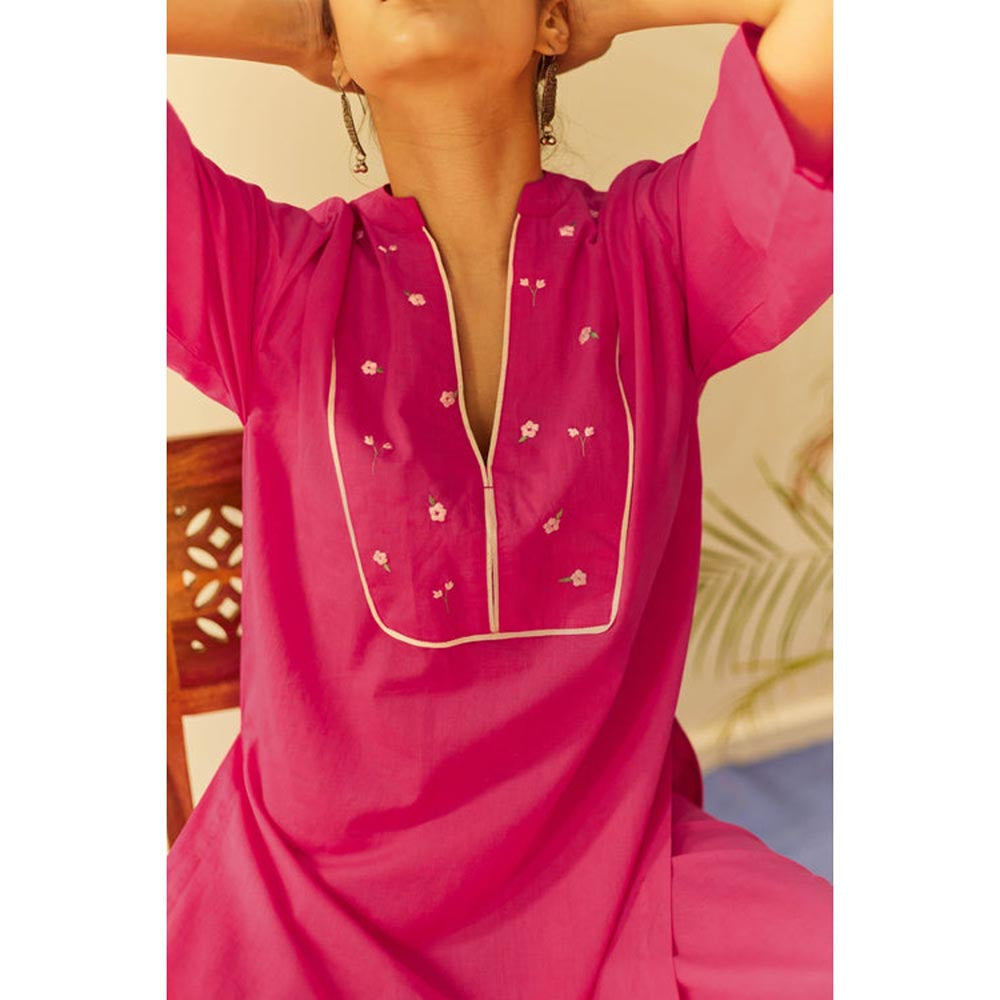 KAVANA Women Embroidered Three Fourth Sleeves Rani Kurta with Pant