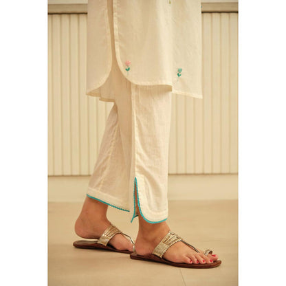 KAVANA Women Off White Crochet Embroidered Kurta with Pant