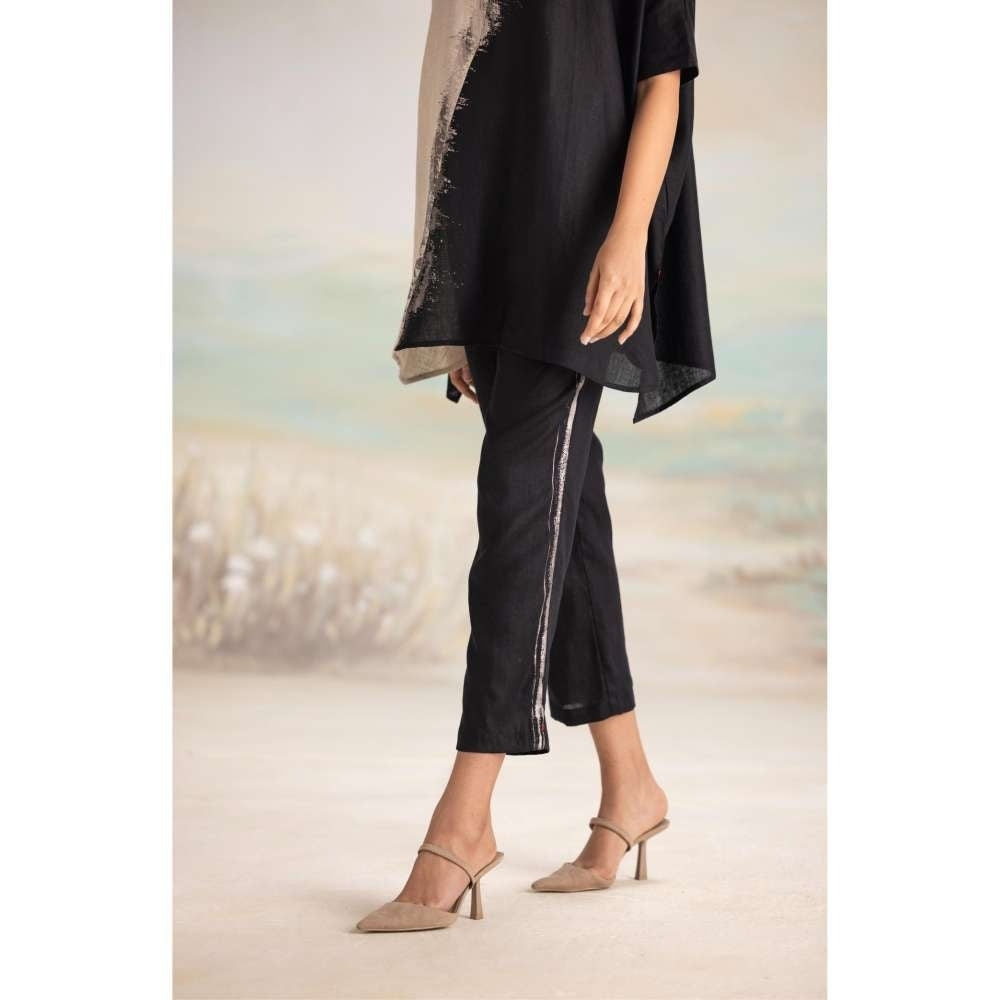 Kaveri Black Sound Wave Square Co-Ord (Set of 2)