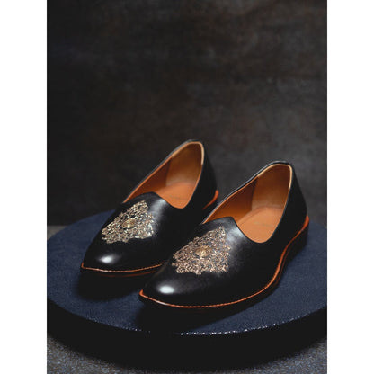 Kavith Sainaani Black Embroidered Jutti