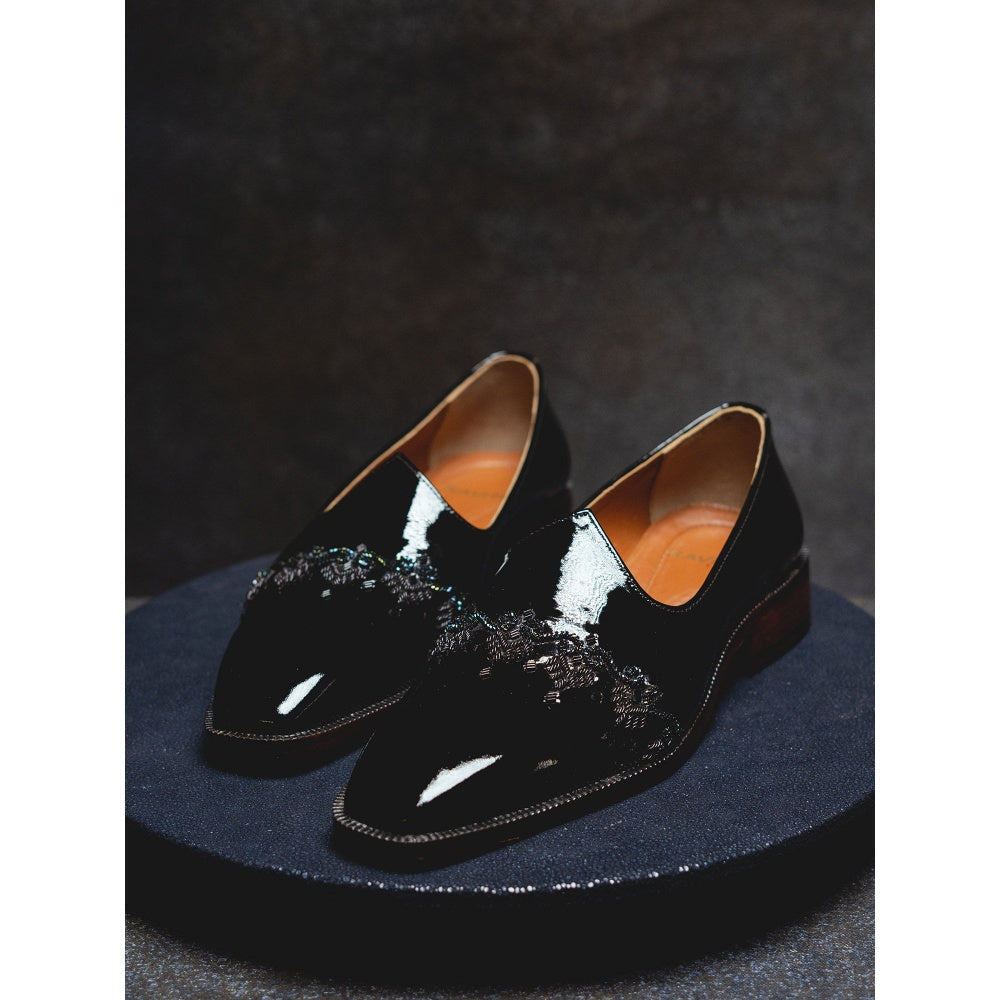 Kavith Sainaani Patent Black Embroidered Jutti