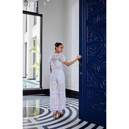 Kay Kay BY KKHUSHI SAHAII Women's White Lace Mesh Self Design Co-Ord (Set of 2)