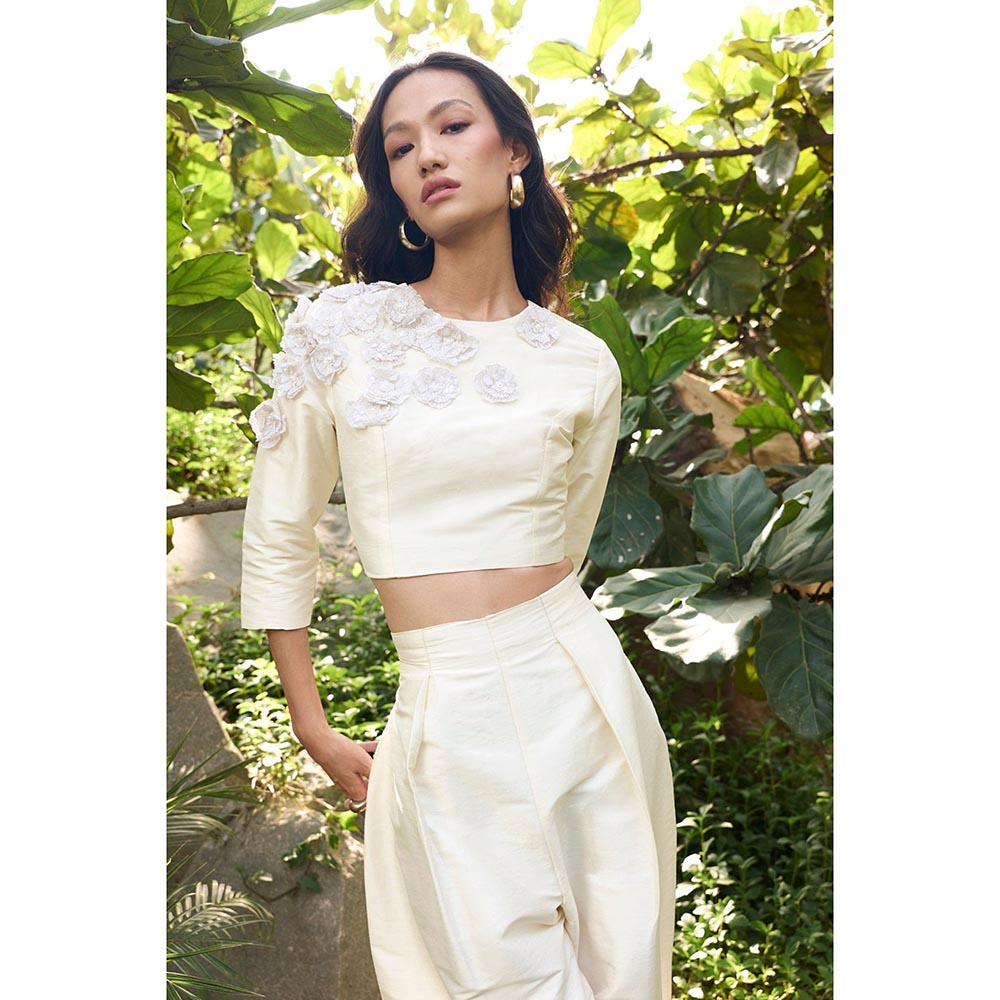 Kay Kay BY KKHUSHI SAHAII Off White Stella Floral Applique Co-Ord Set