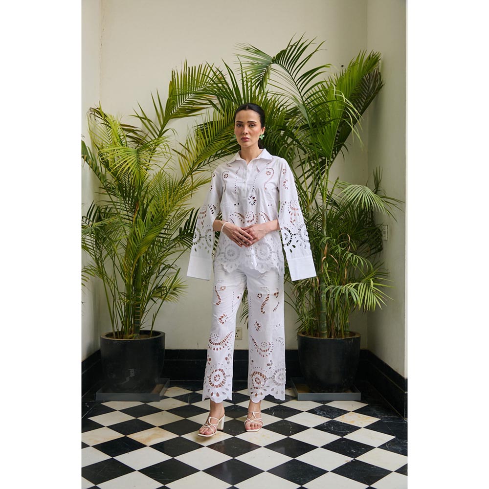 Kay Kay BY KKHUSHI SAHAII White Zila Embroidered Shirt And Pant