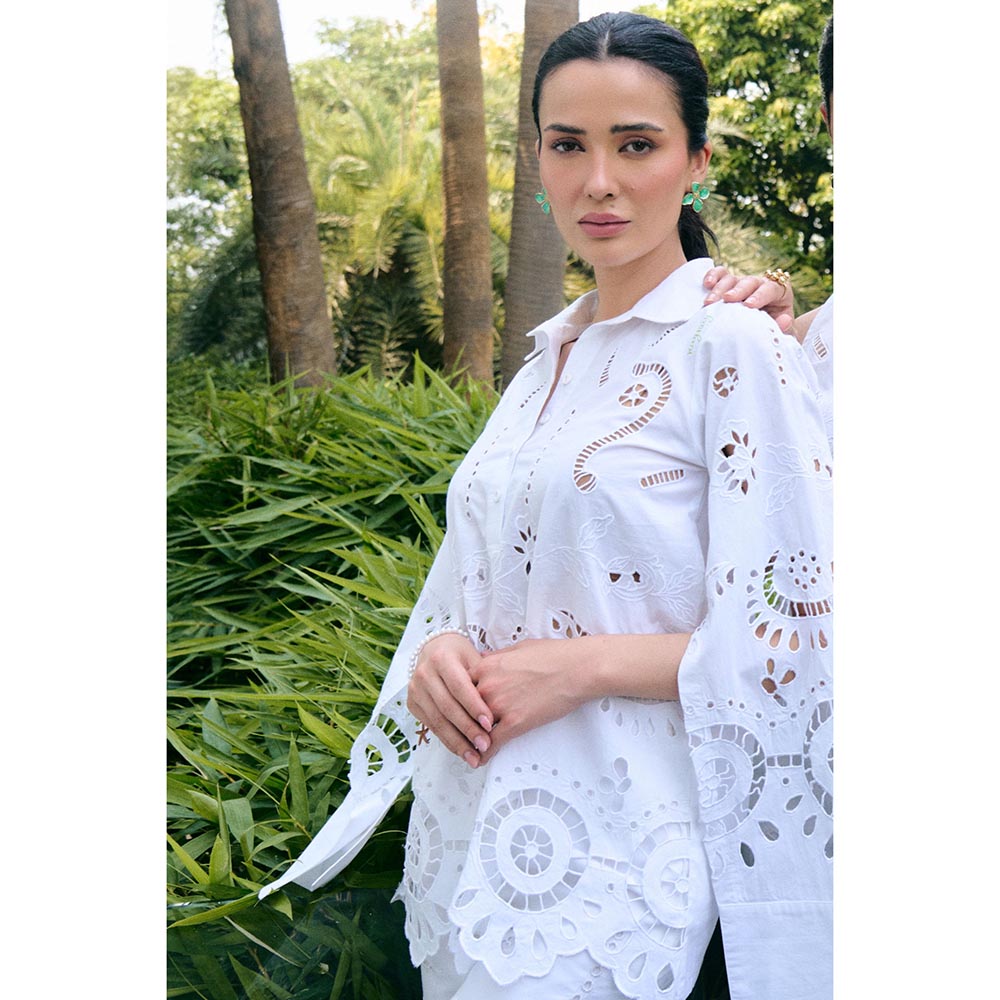 Kay Kay BY KKHUSHI SAHAII White Zila Embroidered Shirt And Pant