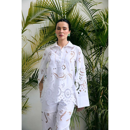 Kay Kay BY KKHUSHI SAHAII White Zila Embroidered Shirt And Pant