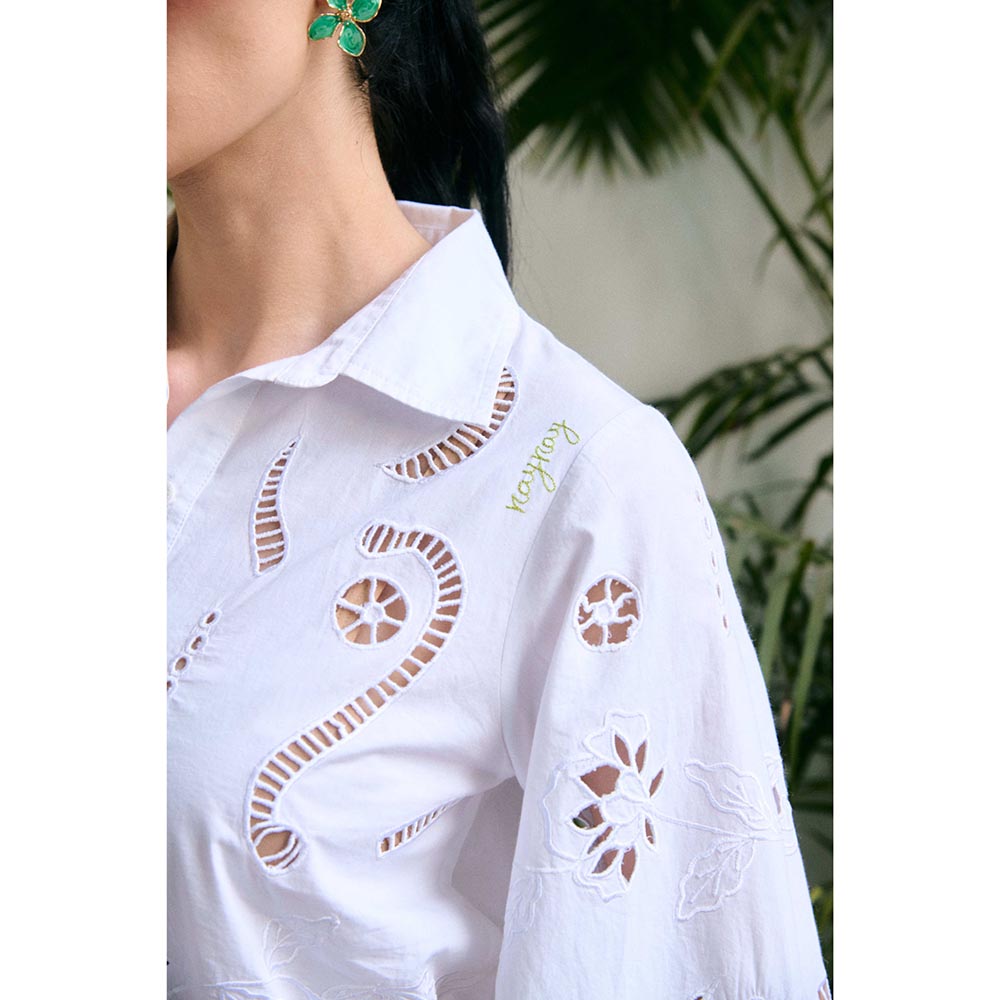 Kay Kay BY KKHUSHI SAHAII White Zila Embroidered Shirt And Pant