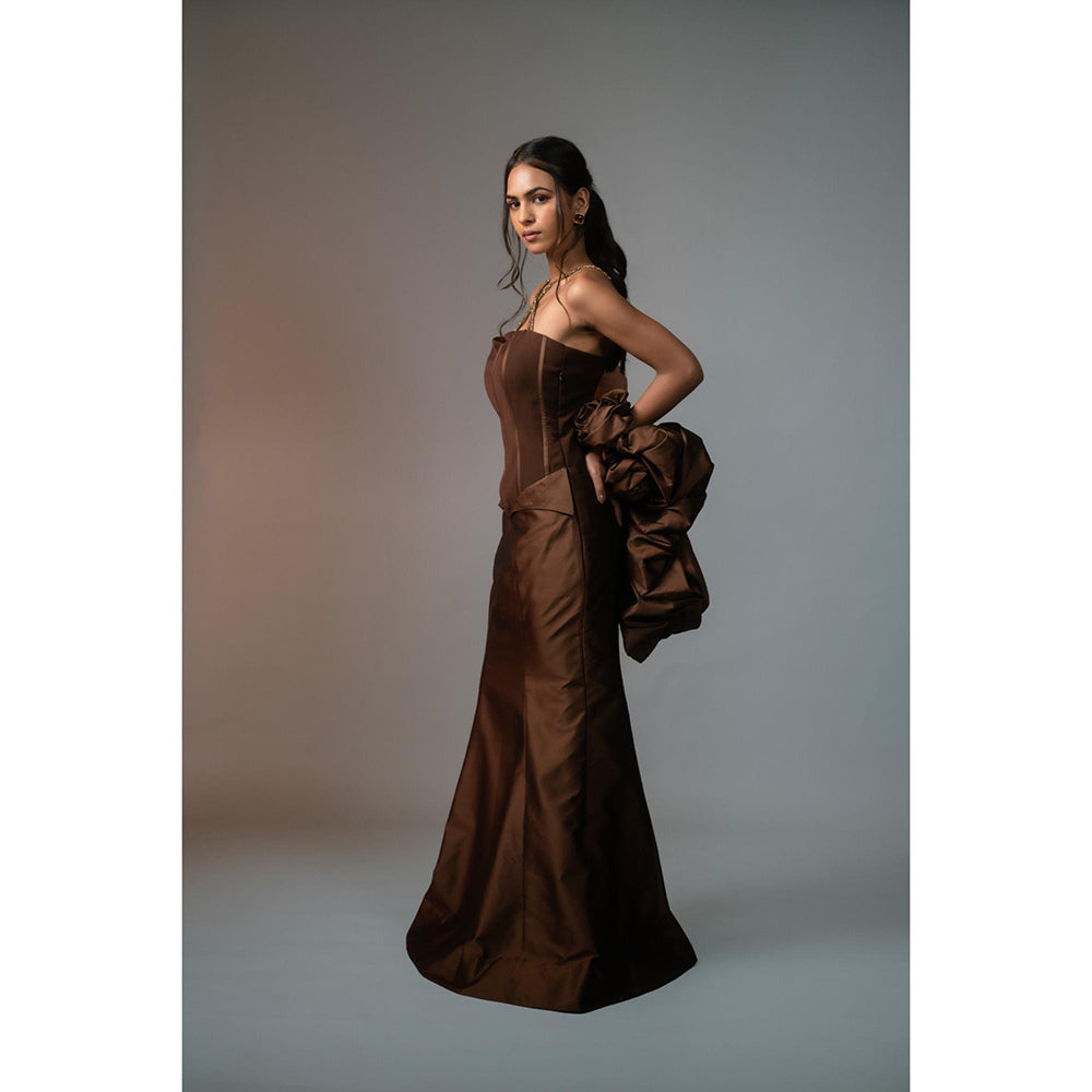 KHUMAAR SHUCHI BHUTANI The Rosette Drift Brown Gown with Stole