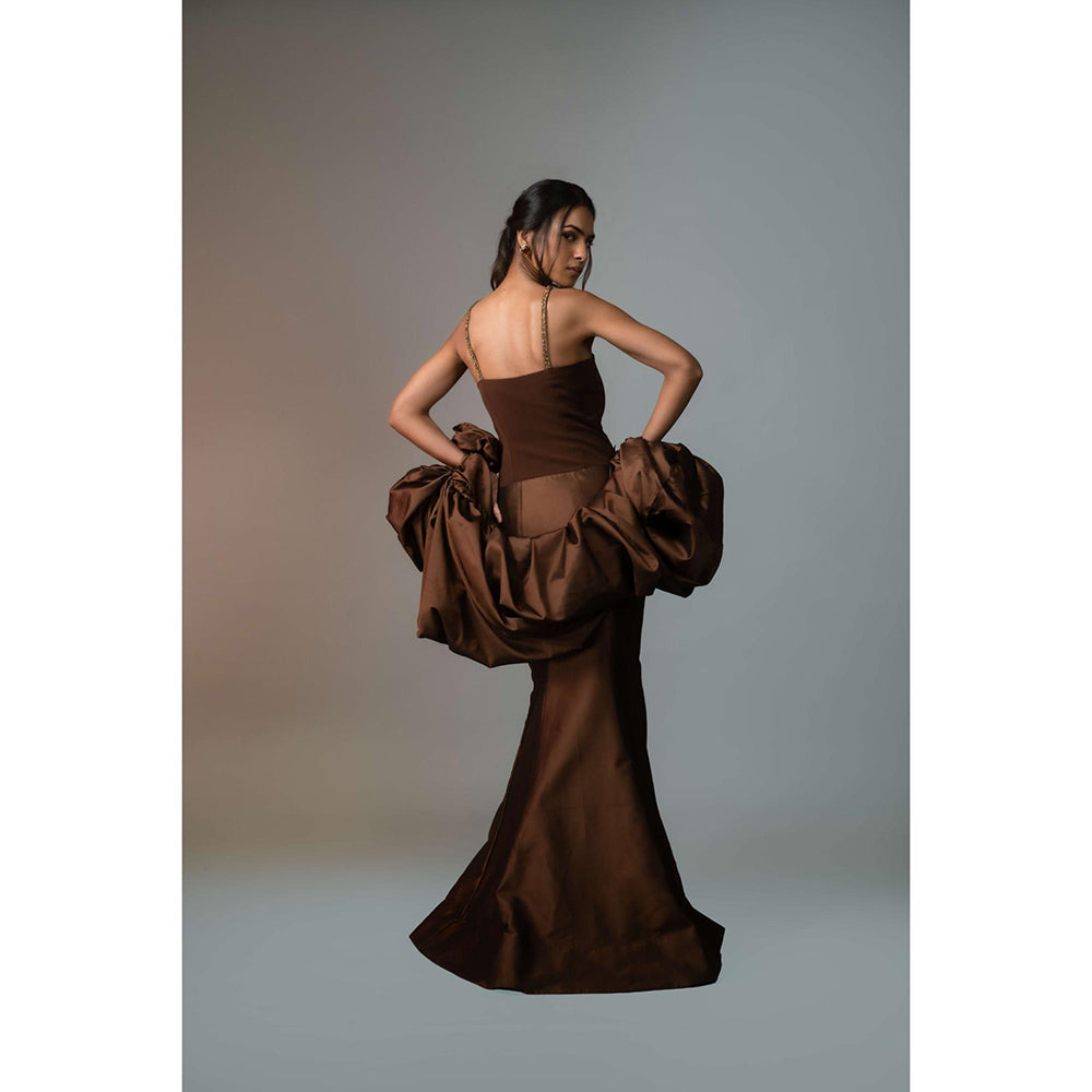 KHUMAAR SHUCHI BHUTANI The Rosette Drift Brown Gown with Stole