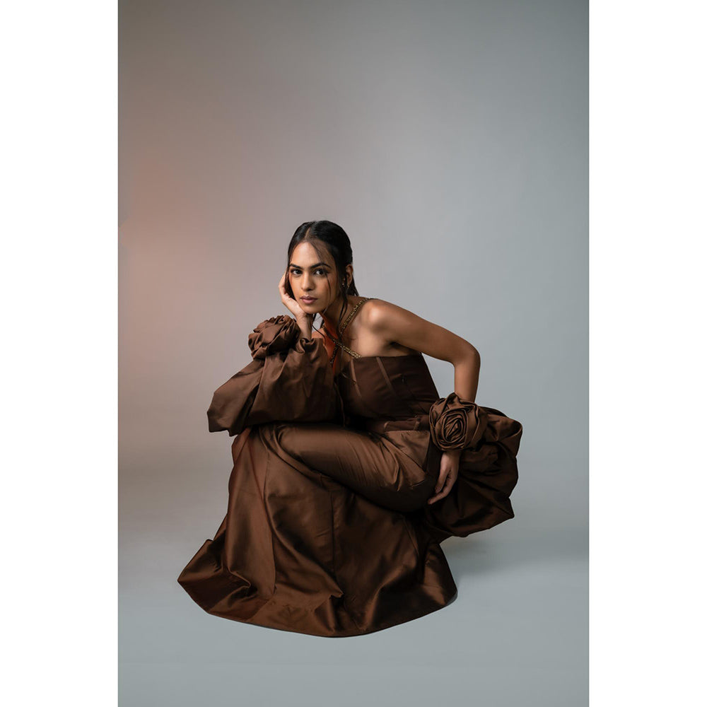 KHUMAAR SHUCHI BHUTANI The Rosette Drift Brown Gown with Stole