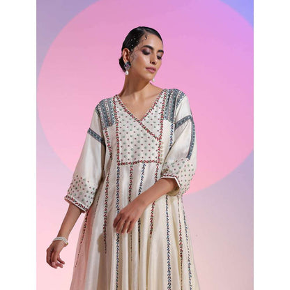 Kudi Pataka Designs Sana White Kurta With Pant (Set of 2)