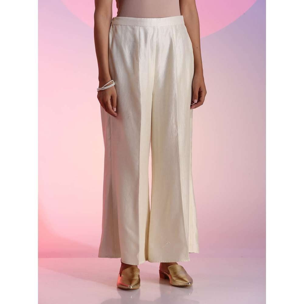 Kudi Pataka Designs Sana White Kurta With Pant (Set of 2)