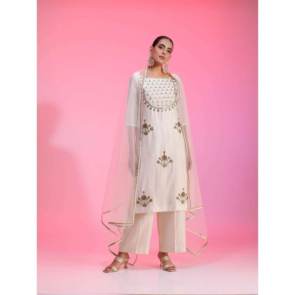 Kudi Pataka Designs Begam-iv White Kurta With Pant & Dupatta (Set of 3)