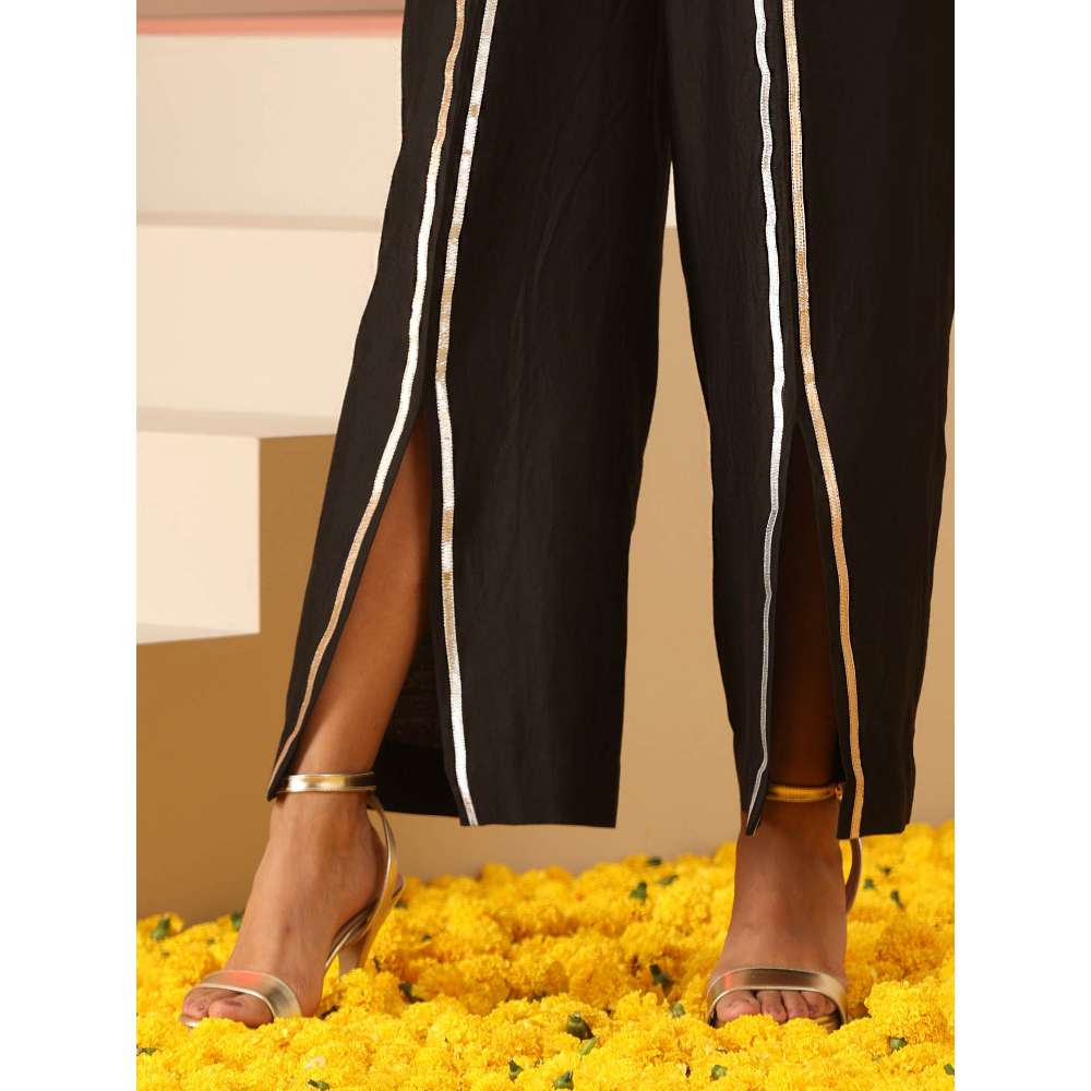 Kudi Pataka Designs Karishma White Kurta With Pant (Set of 2)