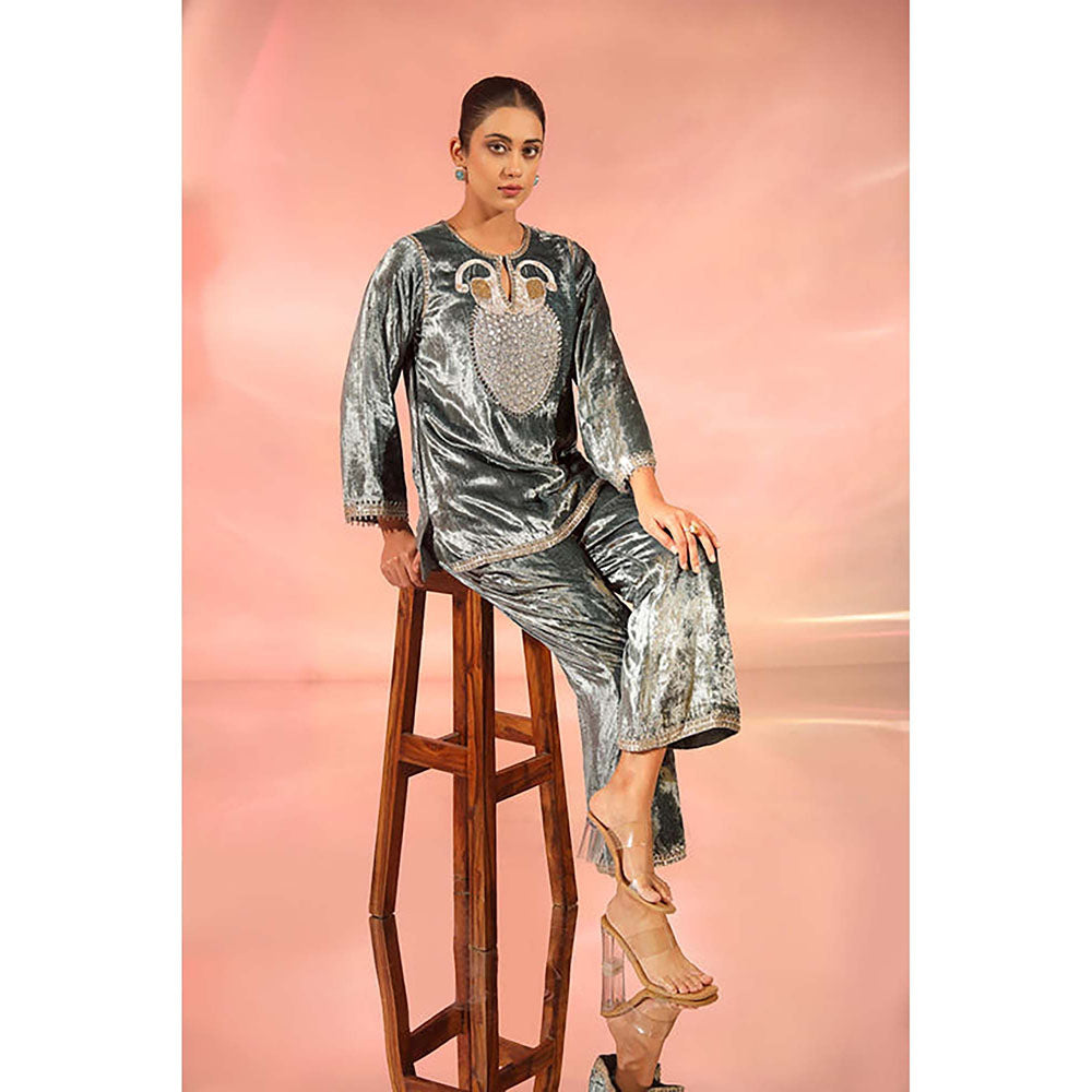 Kudi Pataka Designs Mayuri Kurti with Pant