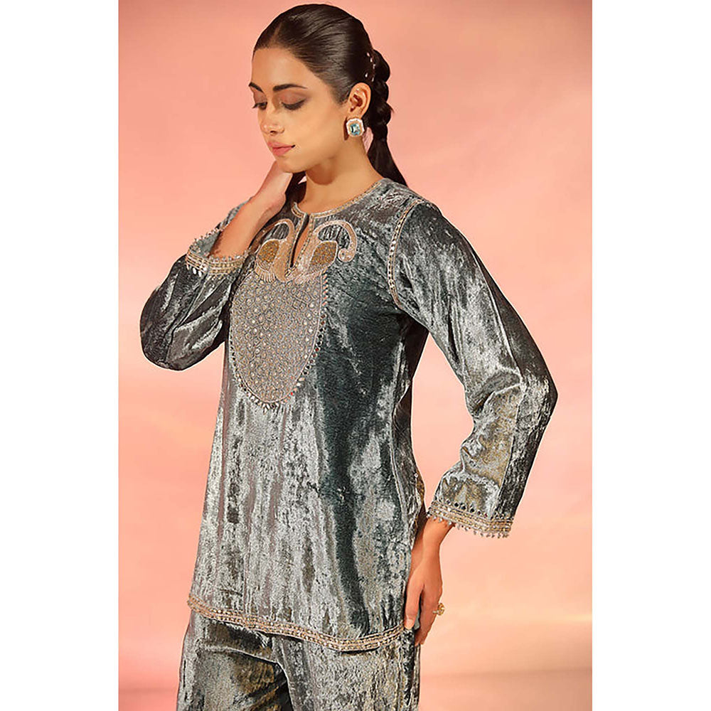 Kudi Pataka Designs Mayuri Kurti with Pant