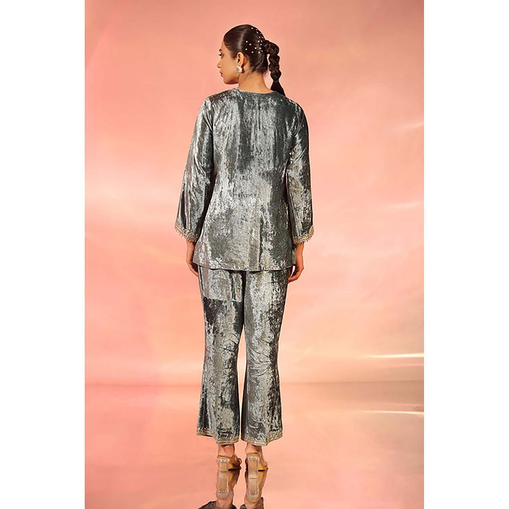 Kudi Pataka Designs Mayuri Kurti with Pant