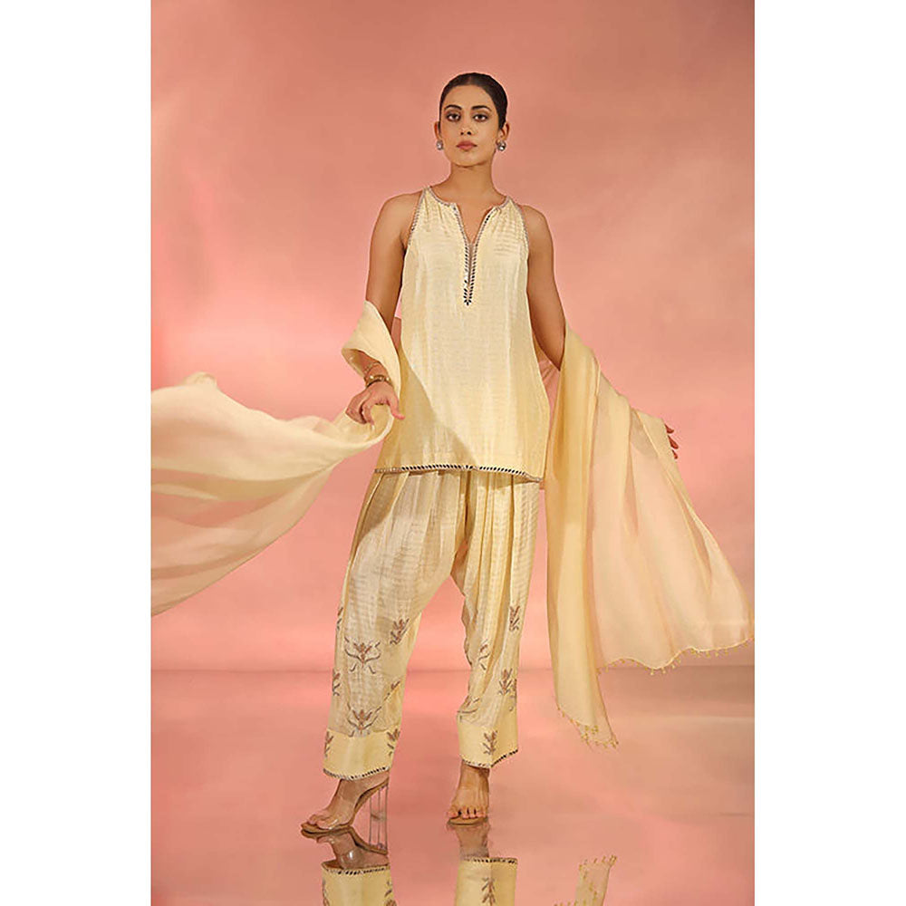 Kudi Pataka Designs Savi Kurta with Salwar and Dupatta