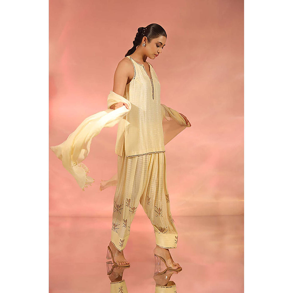 Kudi Pataka Designs Savi Kurta with Salwar and Dupatta