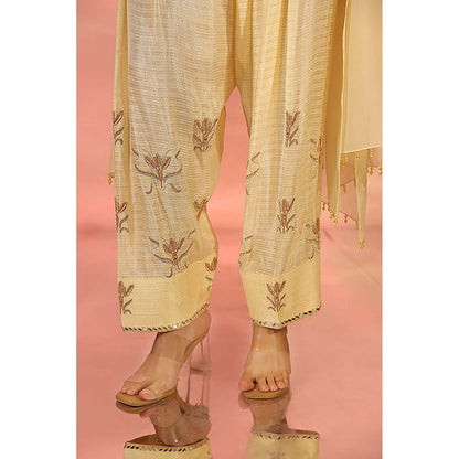 Kudi Pataka Designs Savi Kurta with Salwar and Dupatta