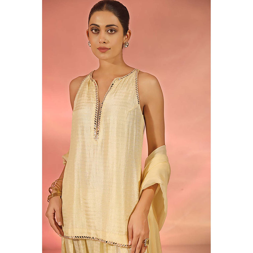 Kudi Pataka Designs Savi Kurta with Salwar and Dupatta
