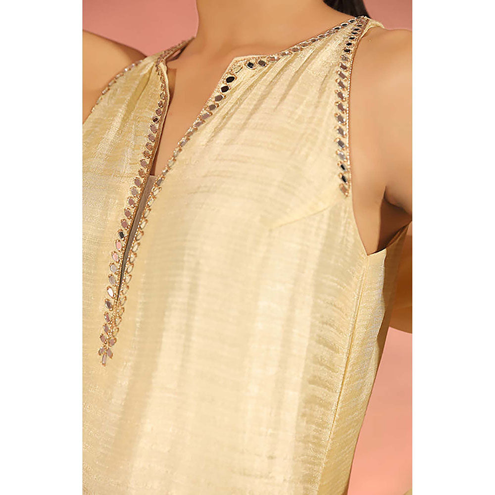 Kudi Pataka Designs Savi Kurta with Salwar and Dupatta